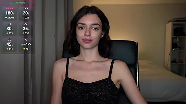 Snapshot of olivia_jeas chatting on 11/14/25, 11:19 olivia jeas online show from 11/14/25, 11:19