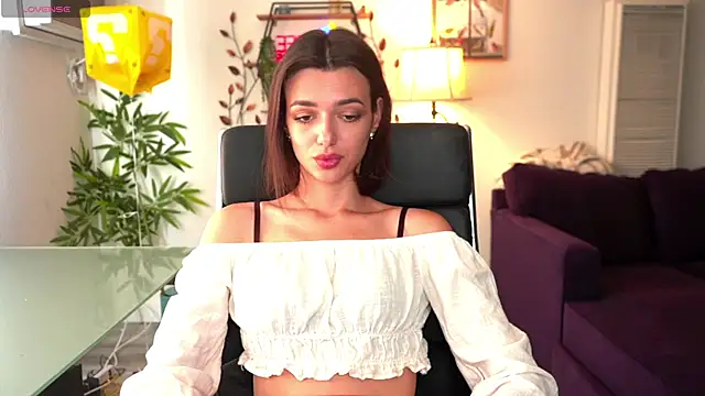 Snapshot of olivia_jeas chatting on 05/19/26, 11:34 olivia jeas online show from 05/19/26, 11:34