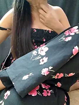 Snapshot of Roshni_98 chatting on 10/08/25, 05:31 Roshni 98 online show from 10/08/25, 05:31