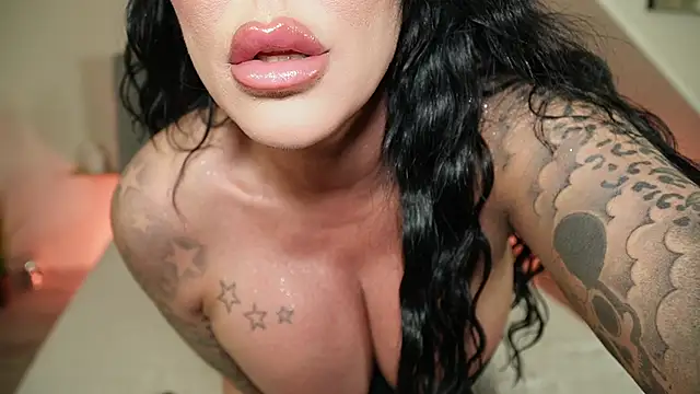 Snapshot of hotmilfbitch chatting on 05/10/26, 07:49 hotmilfbitch online show from 05/10/26, 07:49