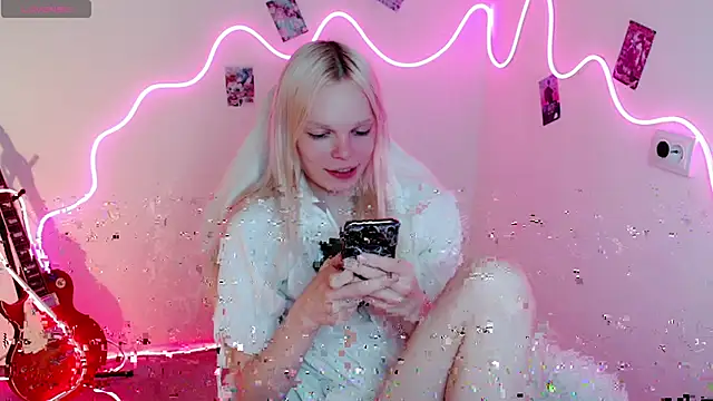 Emily Nyaffee online show from 09/23/25, 09:11