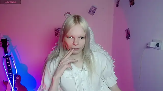 Emily Nyaffee online show from 04/04/26, 04:24