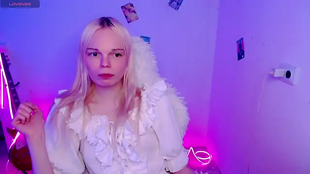 Emily Nyaffee online show from 12/02/25, 12:11