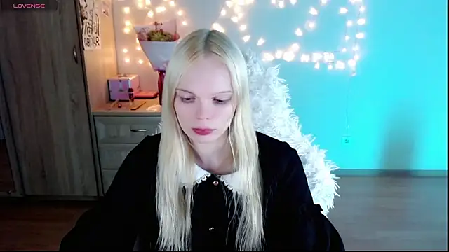 Emily Nyaffee online show from 03/03/25, 03:32