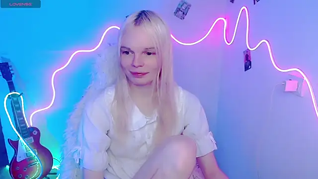 Emily Nyaffee online show from 11/07/25, 03:16