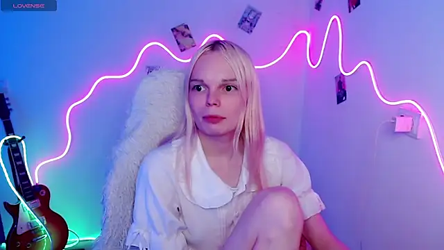 Emily Nyaffee online show from 11/05/25, 01:03