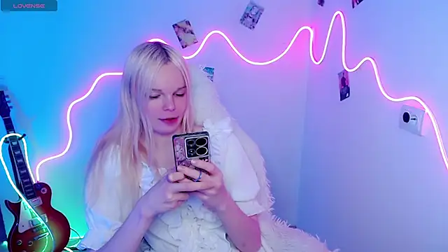 Emily Nyaffee online show from 11/03/25, 03:15