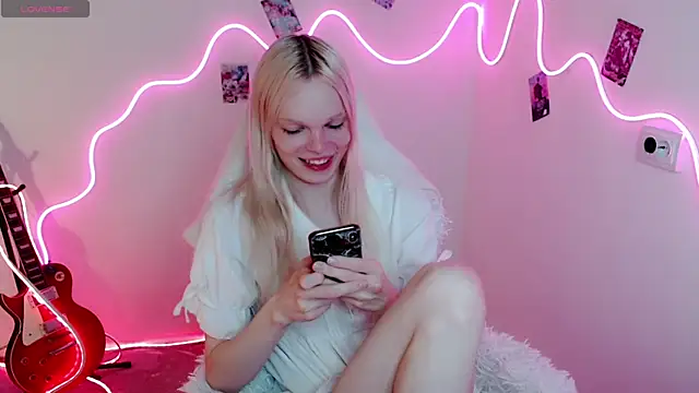 Emily Nyaffee online show from 09/24/25, 08:48