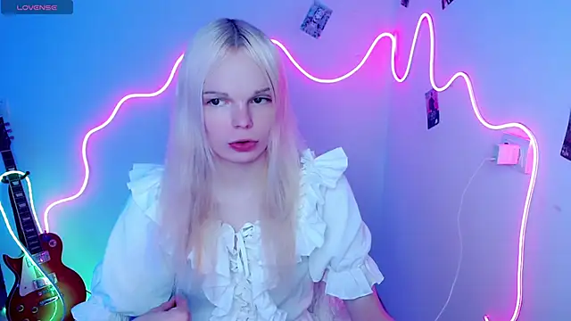 Emily Nyaffee online show from 10/27/25, 06:42