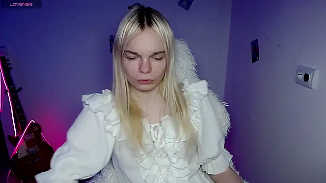 Emily Nyaffee online show from 12/20/25, 08:39