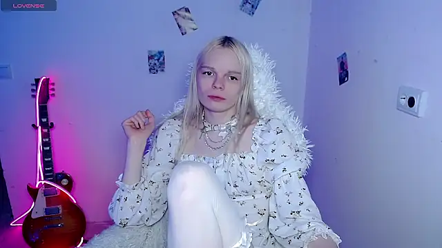 Snapshot of Emily_Nyaffee chatting on 02/02/26, 03:33 Emily Nyaffee online show from 02/02/26, 03:33