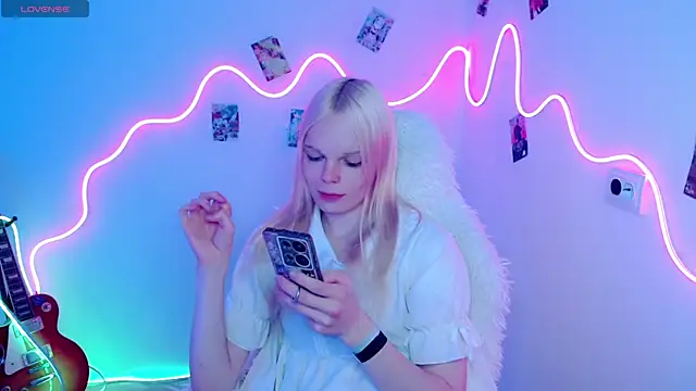 Emily Nyaffee online show from 10/19/25, 05:05