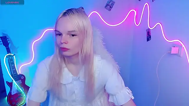 Emily Nyaffee online show from 11/08/25, 03:48