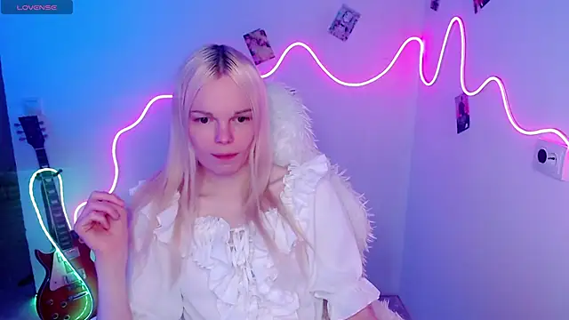 Emily Nyaffee online show from 11/10/25, 07:08