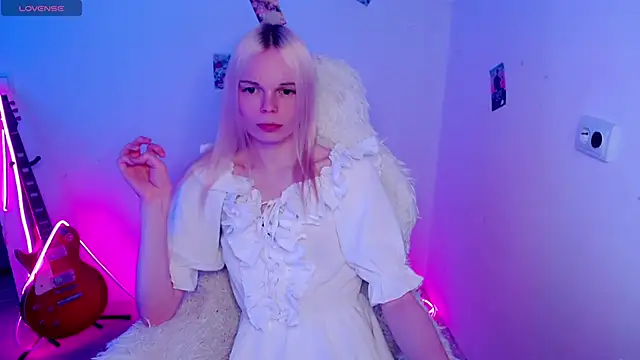 Emily Nyaffee online show from 12/04/25, 11:59