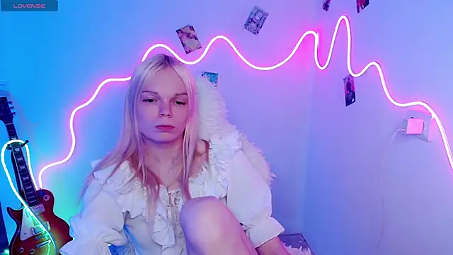 Emily Nyaffee online show from 10/30/25, 04:59