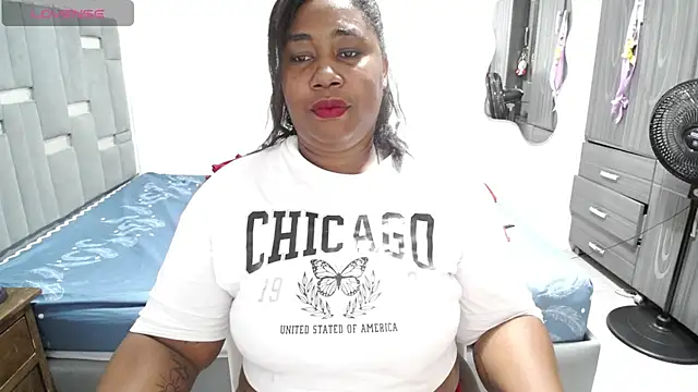 Snapshot of thickebonymilfF chatting on 05/20/26, 05:26 thickebonymilfF online show from 05/20/26, 05:26
