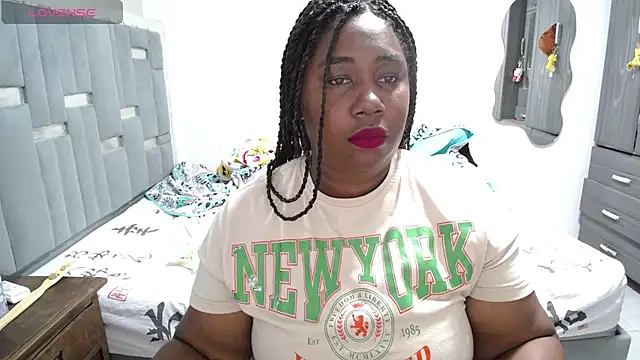 Snapshot of thickebonymilfF chatting on 04/22/26, 04:19 thickebonymilfF online show from 04/22/26, 04:19