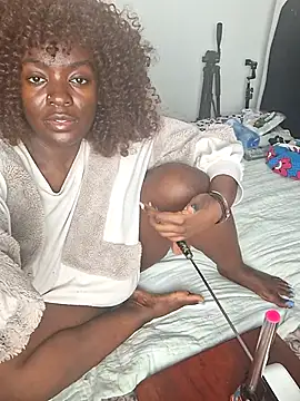 Snapshot of hornycreamybabe chatting on 10/17/25, 03:54 hornycreamybabe online show from 10/17/25, 03:54