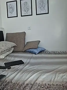 Snapshot of hornycreamybabe chatting on 10/11/25, 04:57 hornycreamybabe online show from 10/11/25, 04:57