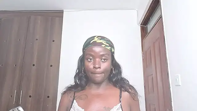 Snapshot of hornycreamybabe chatting on 07/11/26, 05:57 hornycreamybabe online show from 07/11/26, 05:57