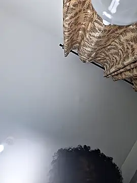 Snapshot of hornycreamybabe chatting on 09/24/25, 12:33 hornycreamybabe online show from 09/24/25, 12:33