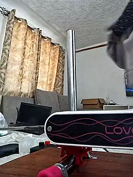 Snapshot of hornycreamybabe chatting on 03/04/25, 09:40 hornycreamybabe online show from 03/04/25, 09:40