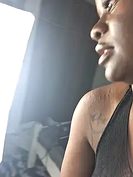 Snapshot of hornycreamybabe chatting on 03/23/25, 12:04 hornycreamybabe online show from 03/23/25, 12:04