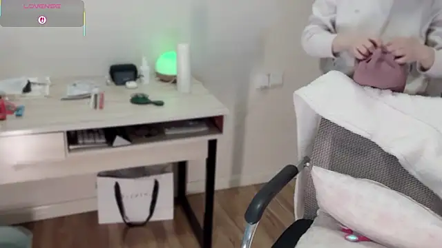 A-xena online show from 12/05/25, 02:54