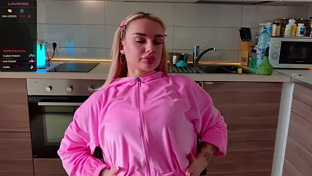 MissLovex online show from 04/15/26, 06:19