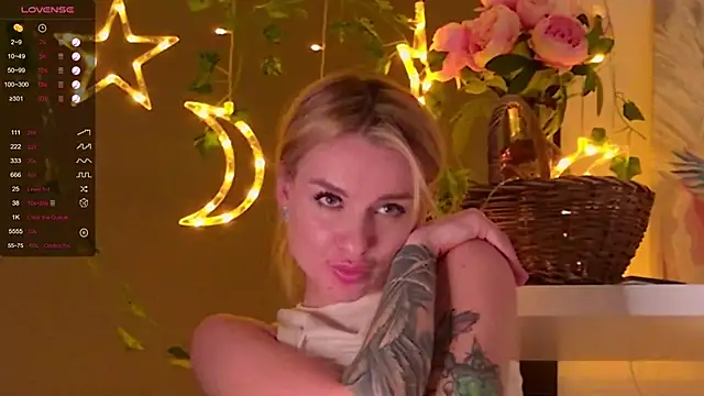 Snapshot of MissLovex chatting on 03/11/25, 05:02 MissLovex online show from 03/11/25, 05:02