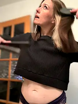 LadyLena1 online show from 11/01/25, 06:13