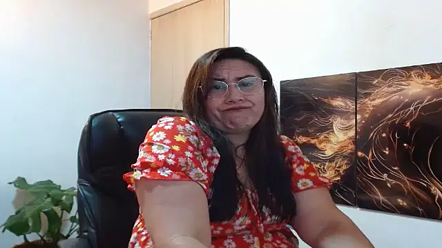 Snapshot of amalia_brunette chatting on 09/18/25, 10:46 amalia brunette online show from 09/18/25, 10:46