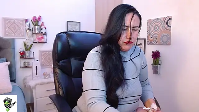 Snapshot of amalia_brunette chatting on 01/04/25, 11:27 amalia brunette online show from 01/04/25, 11:27