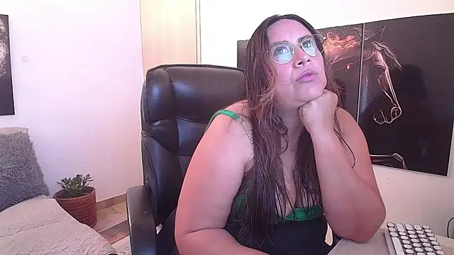 amalia brunette online show from 07/17/26, 07:33