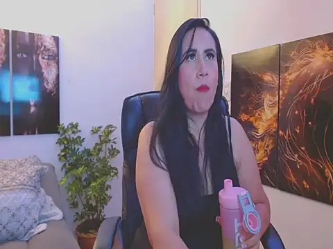 Snapshot of amalia_brunette chatting on 03/08/25, 11:07 amalia brunette online show from 03/08/25, 11:07