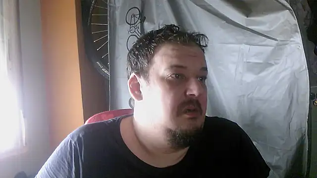 Snapshot of porkorossy chatting on 04/20/26, 07:22 porkorossy online show from 04/20/26, 07:22
