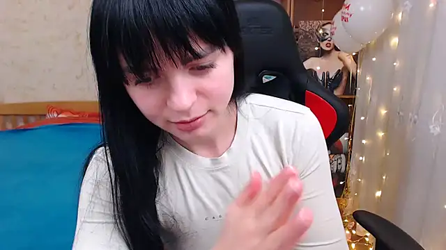 Snapshot of JuicyJess chatting on 02/18/25, 04:14 JuicyJess online show from 02/18/25, 04:14