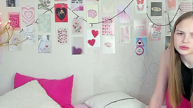 Snapshot of little_radiant_sun chatting on 02/02/26, 08:24 little radiant sun online show from 02/02/26, 08:24