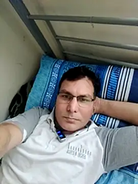 Snapshot of ZIMMY25 chatting on 05/02/26, 02:33 ZIMMY25 online show from 05/02/26, 02:33