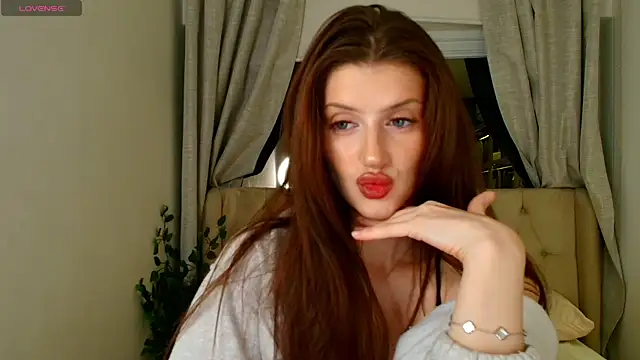 Snapshot of Skinny_Alice chatting on 06/22/26, 01:44 Skinny Alice online show from 06/22/26, 01:44
