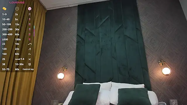 Snapshot of Skinny_Alice chatting on 10/23/25, 01:26 Skinny Alice online show from 10/23/25, 01:26