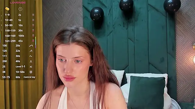 Snapshot of Skinny_Alice chatting on 11/17/25, 01:09 Skinny Alice online show from 11/17/25, 01:09