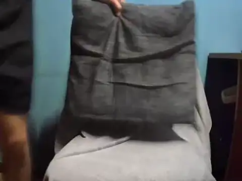 Snapshot of Pol8822 chatting on 09/15/25, 09:37 Pol8822 online show from 09/15/25, 09:37