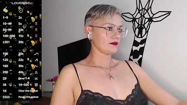 Snapshot of scarlett_paris22 chatting on 02/09/25, 11:46 scarlett paris22 online show from 02/09/25, 11:46