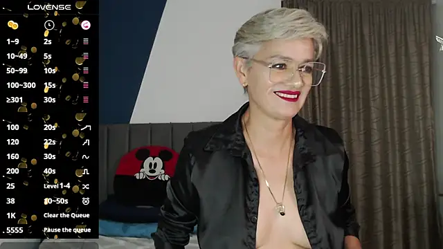 Snapshot of scarlett_paris22 chatting on 01/27/25, 11:43 scarlett paris22 online show from 01/27/25, 11:43
