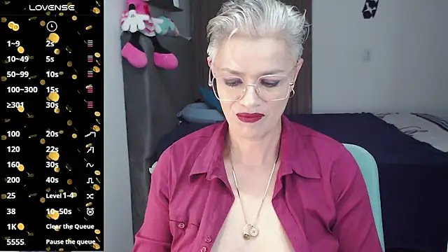 Snapshot of scarlett_paris22 chatting on 02/19/25, 11:36 scarlett paris22 online show from 02/19/25, 11:36