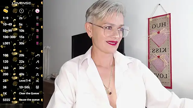 Snapshot of scarlett_paris22 chatting on 02/10/25, 11:55 scarlett paris22 online show from 02/10/25, 11:55