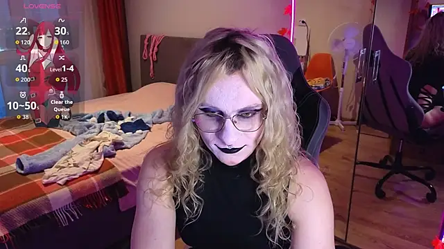 Snapshot of Lori_Myaf chatting on 10/15/25, 02:47 Lori Myaf online show from 10/15/25, 02:47