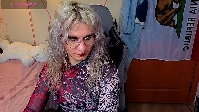 Snapshot of Lori_Myaf chatting on 04/28/26, 01:48 Lori Myaf online show from 04/28/26, 01:48